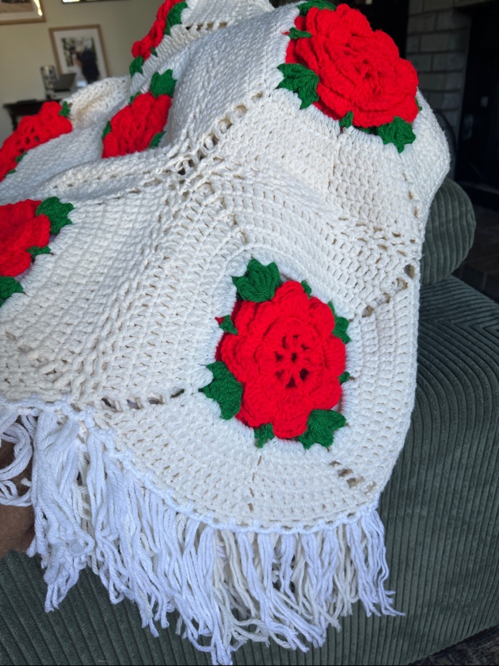 Vintage Handmade Crocheted Cream Fringe Blanket with Red Rose Appliqués - Picture 8 of 11